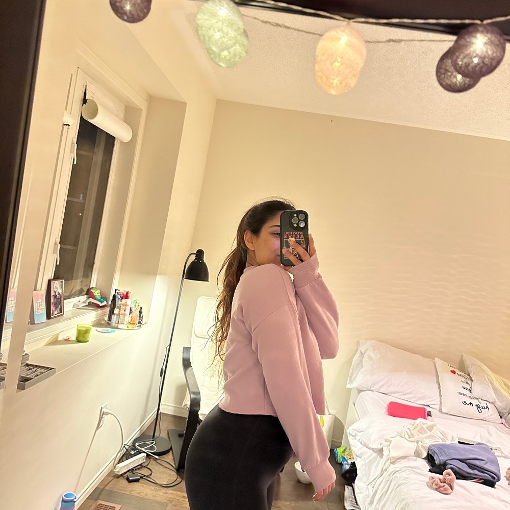 Cropped Lilac sweatshirt